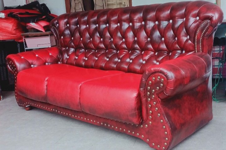 Sofa Chesterfield 3 Seater Merah Mewah — gambar 2